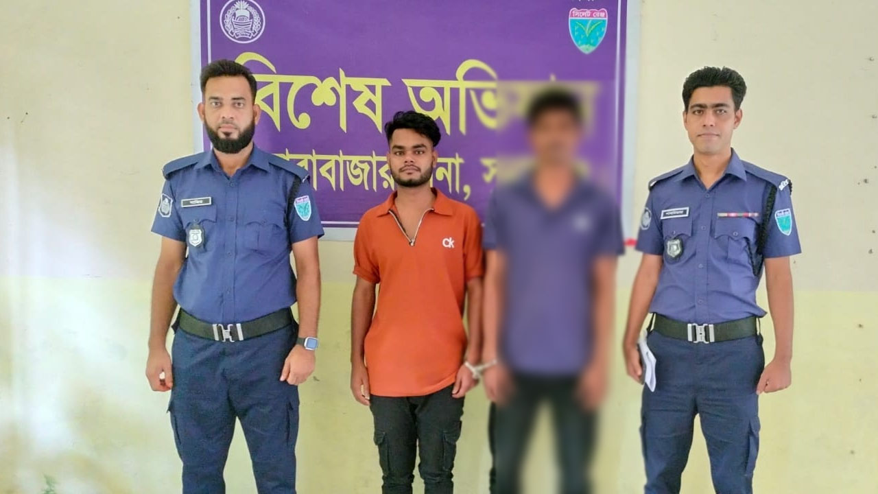 ফেসবুকে অস্ত্রের ছবি ও ভিডিও প্রকাশ, সীমান্ত থেকে যুবক আটক