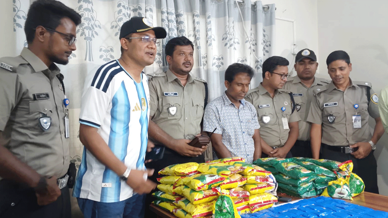 এসএ পরিবহনে অভিযান, চায়ের প্যাকেটে মিলল ১২ হাজার ইয়াবা