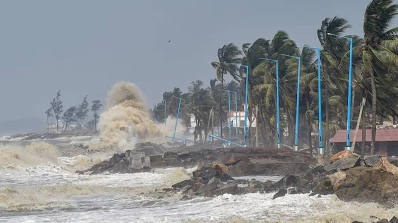 সাগরে লঘুচাপ সৃষ্টির শঙ্কা, অতিভারী বৃষ্টির আভাস