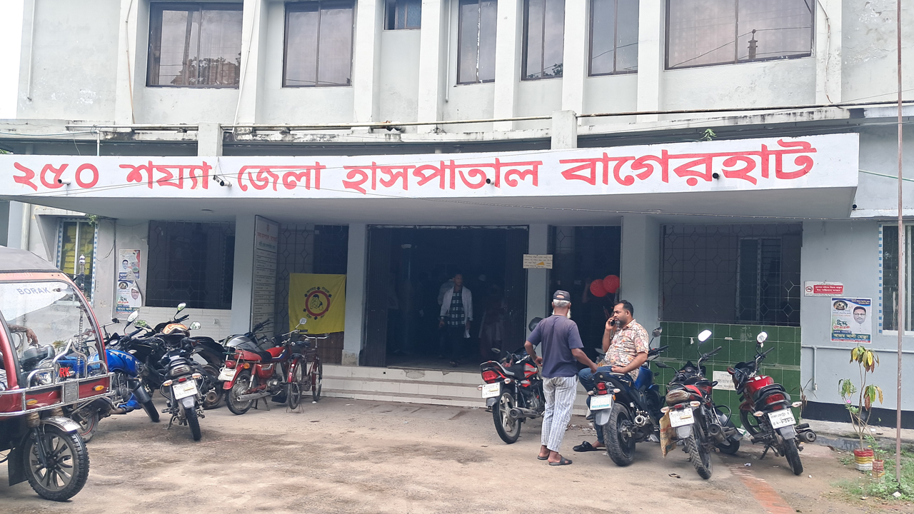 বাগেরহাটে মোটরসাইকেল-মাহেন্দ্র মুখোমুখি সংঘর্ষে স্কুলছাত্র নিহত
