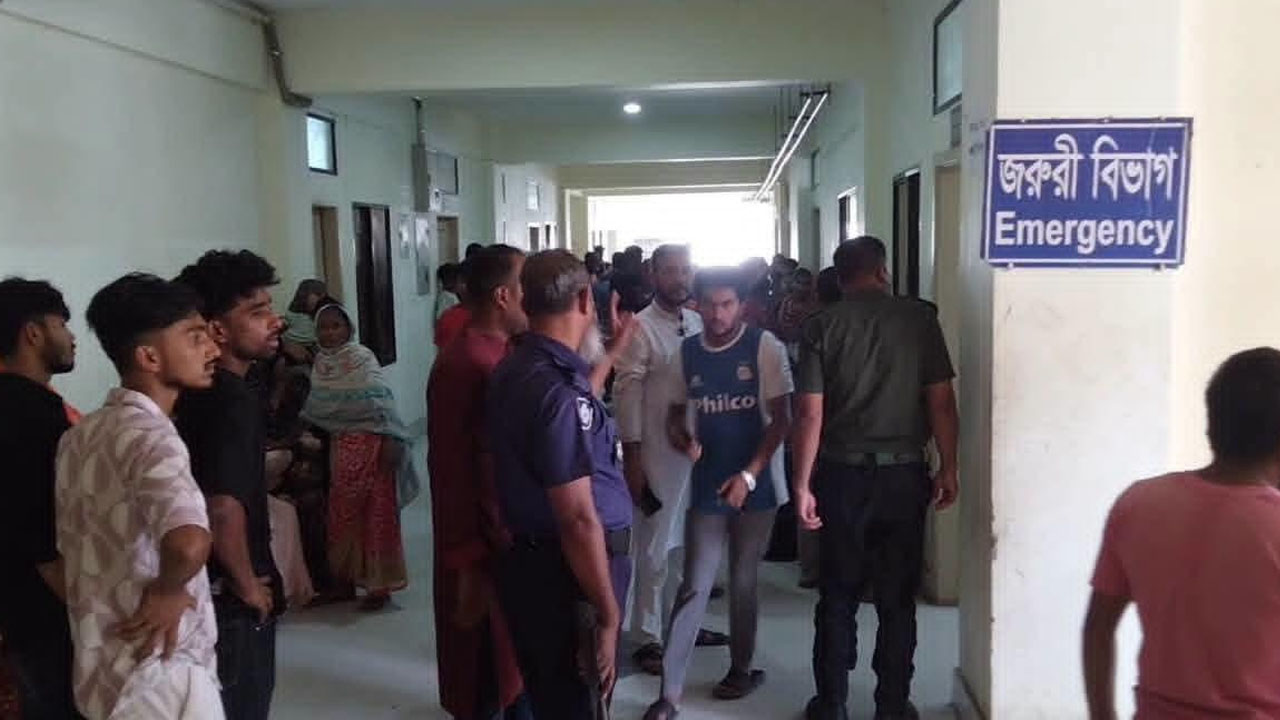 বিয়ের দাওয়াতে যাওয়ার পথে কাভার্ডভ্যানের ধাক্কায় নিহত ২