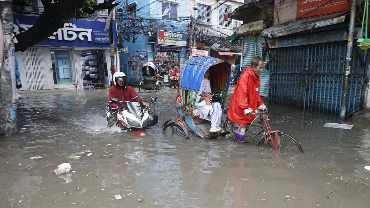 এইচএসসি পরীক্ষার্থীদের আগেভাগে বের হওয়ার আহ্বান পুলিশের