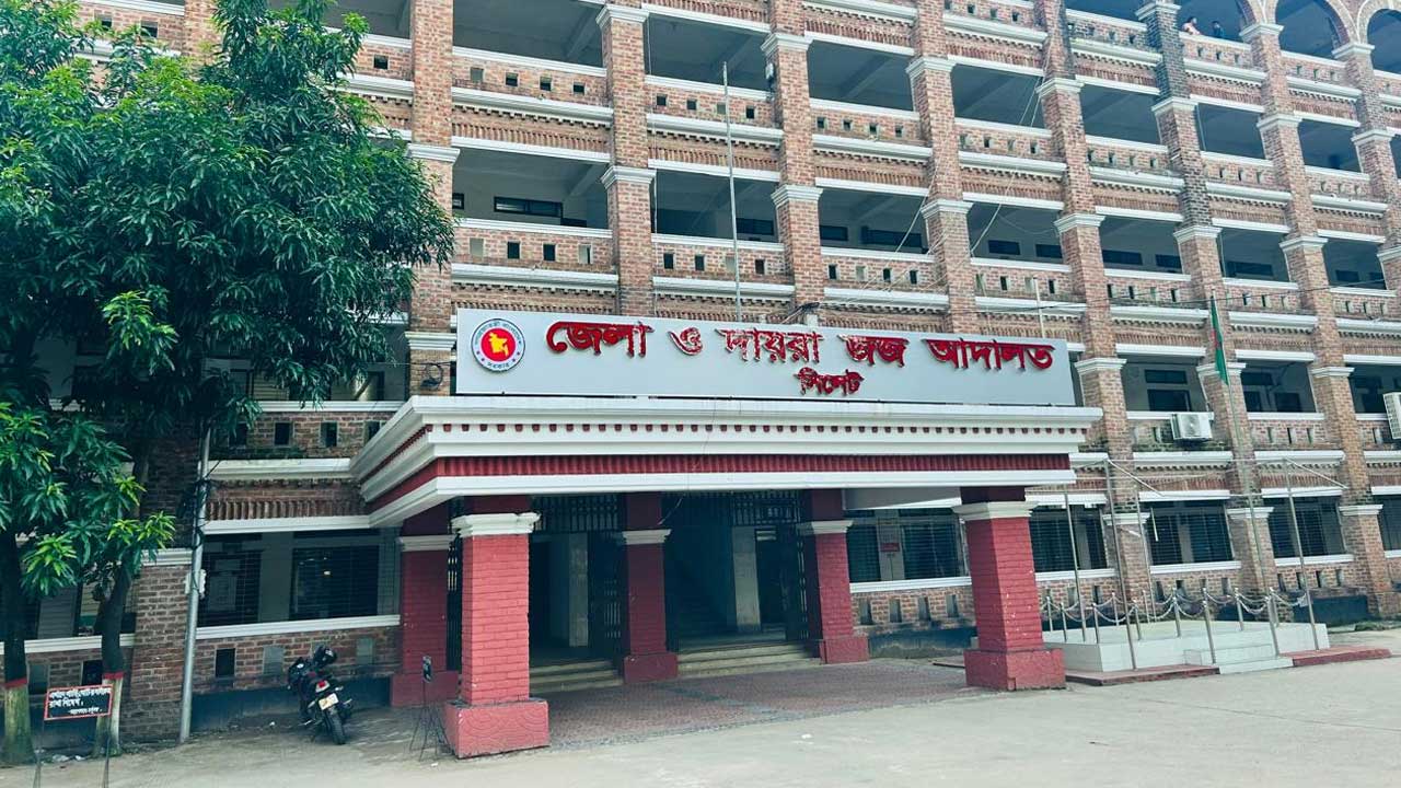 জামায়াত-সমর্থিত ১৭ আইন কর্মকর্তার একযোগে পদত্যাগ