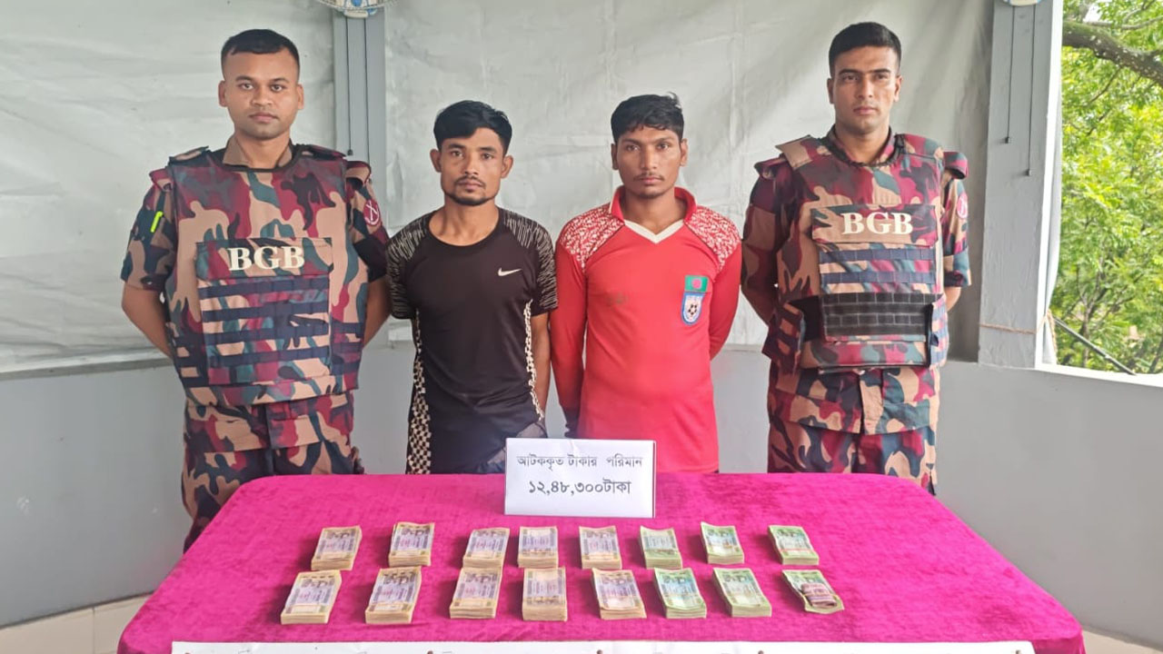 মিয়ানমারে সার-তেল পাচার করে ফিরে রোহিঙ্গা যুবকসহ আটক ২