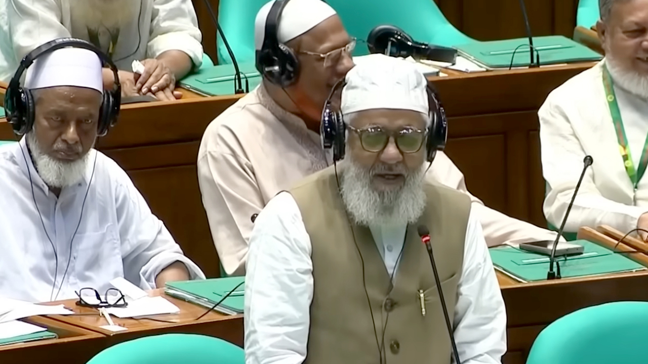 স্বরাষ্ট্রমন্ত্রী হাল জামানার মুফতি, তার থেকেই ফতোয়া নেব: শাহজাহান চৌধুরী