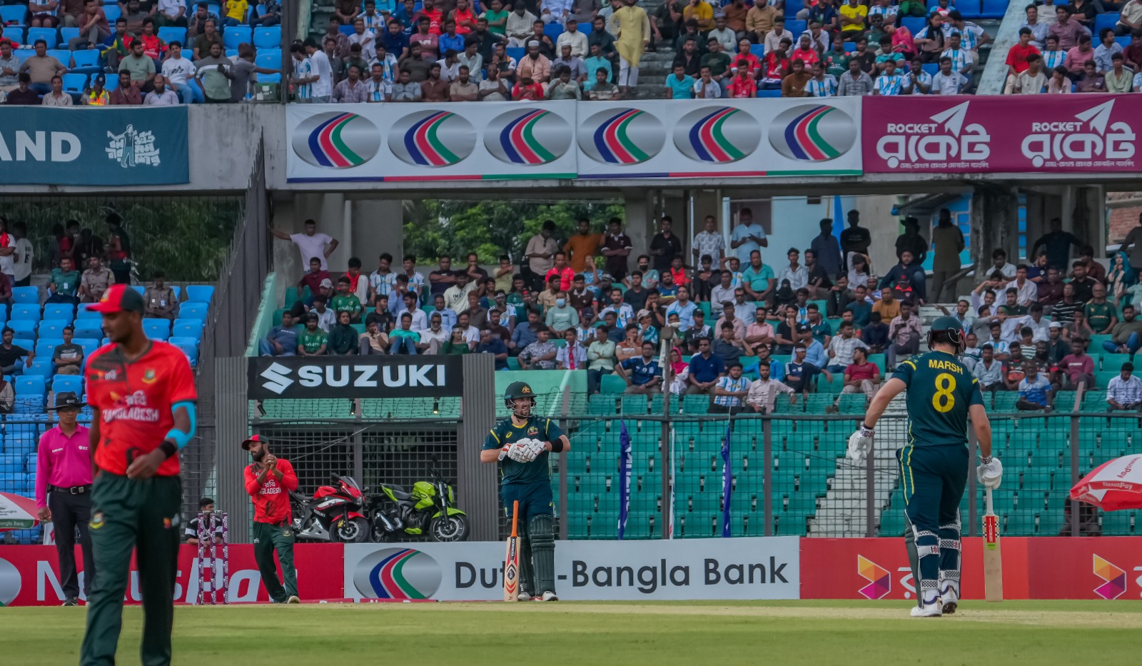 বাংলাদেশকে ৪ উইকেট হারাল অস্ট্রেলিয়া