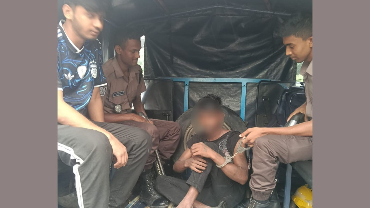 বনানীতে ছিনতাইকারীকে ধরলেন ট্রাফিক পুলিশ