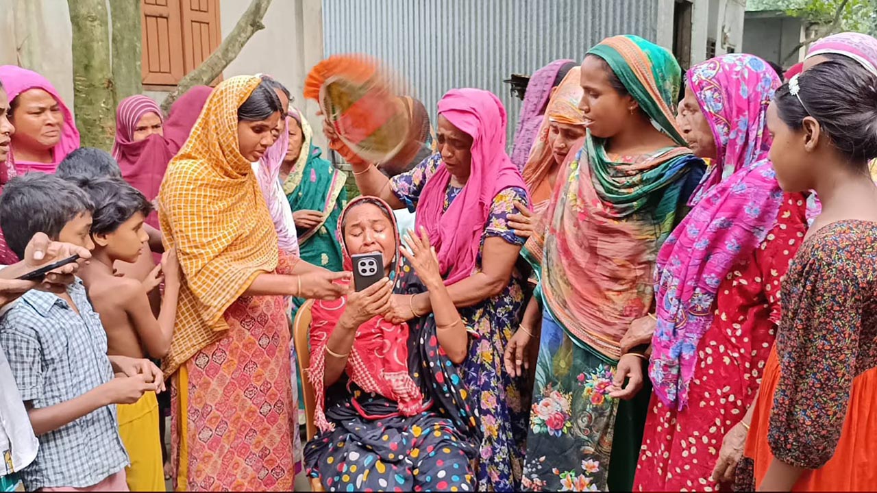 স্বজনদের আহাজারি। ছবি : এশিয়া পোস্ট