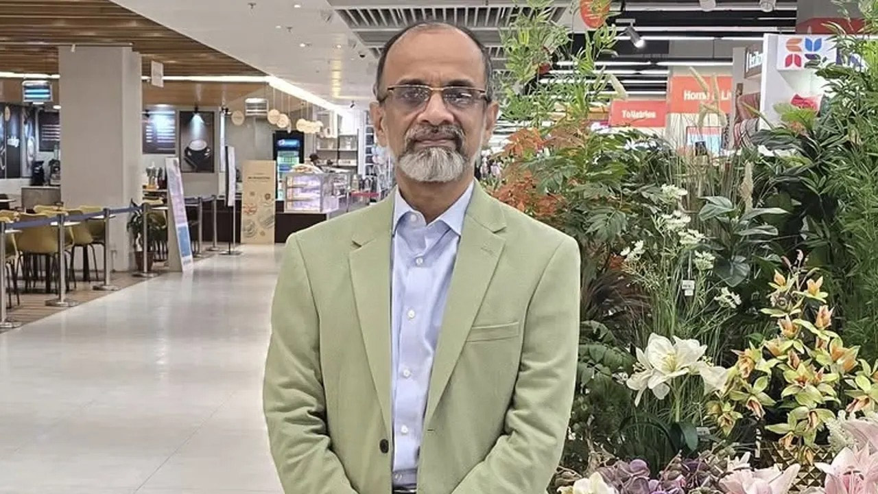 ‘কেবল জ্ঞান থাকলেই সমস্যার সমাধান সম্ভব হয় না’