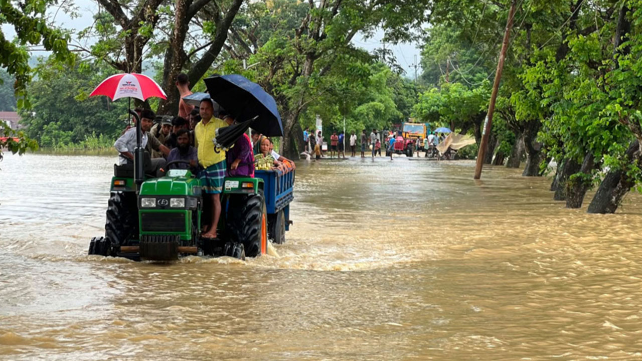 সাজেকে দ্বিতীয় দিনের মতো আটকা পর্যটকরা