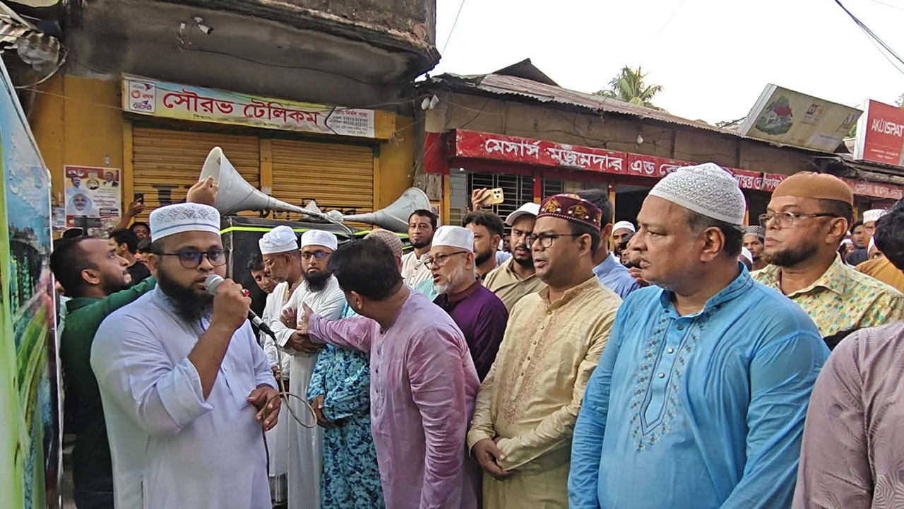 লক্ষ্মীপুরে হত্যার শিকার মা ও তিন মেয়ের জানাজা অনুষ্ঠিত