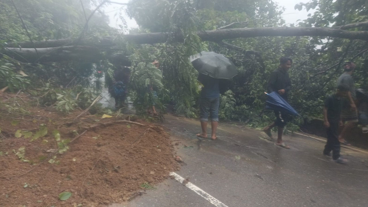 বান্দরবানে পাহাড়ধস, চট্টগ্রামের সঙ্গে যোগাযোগ বিচ্ছিন্ন