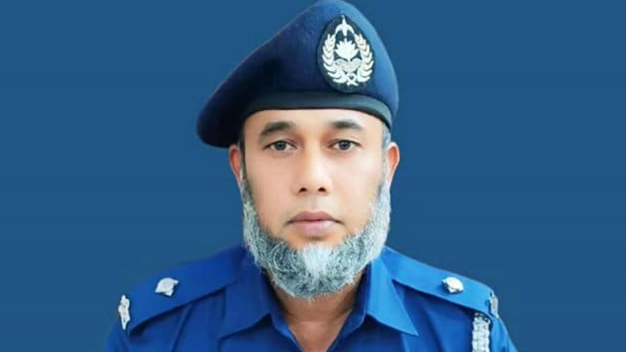 হজ থেকে ফিরে ‘চাঁদাবাজির’ অভিযোগে ওসি প্রত্যাহার