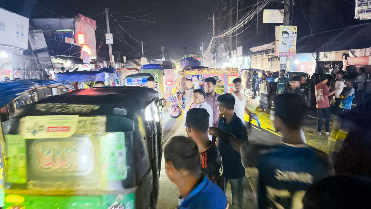 দুই ঘণ্টা পর জামালপুর-ময়মনসিংহ মহাসড়কে যান চলাচল স্বাভাবিক