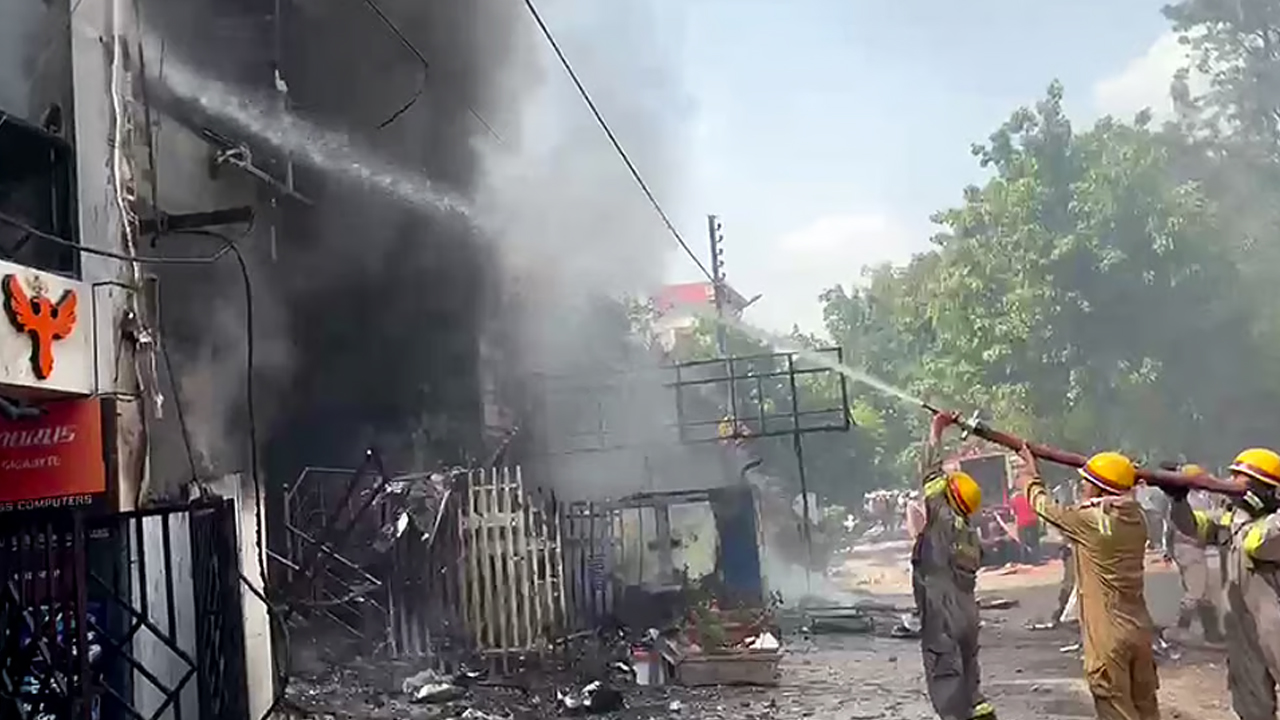 ভারতে কোচিং সেন্টারে অগ্নিকাণ্ডে ১৪ জনের মৃত্যু