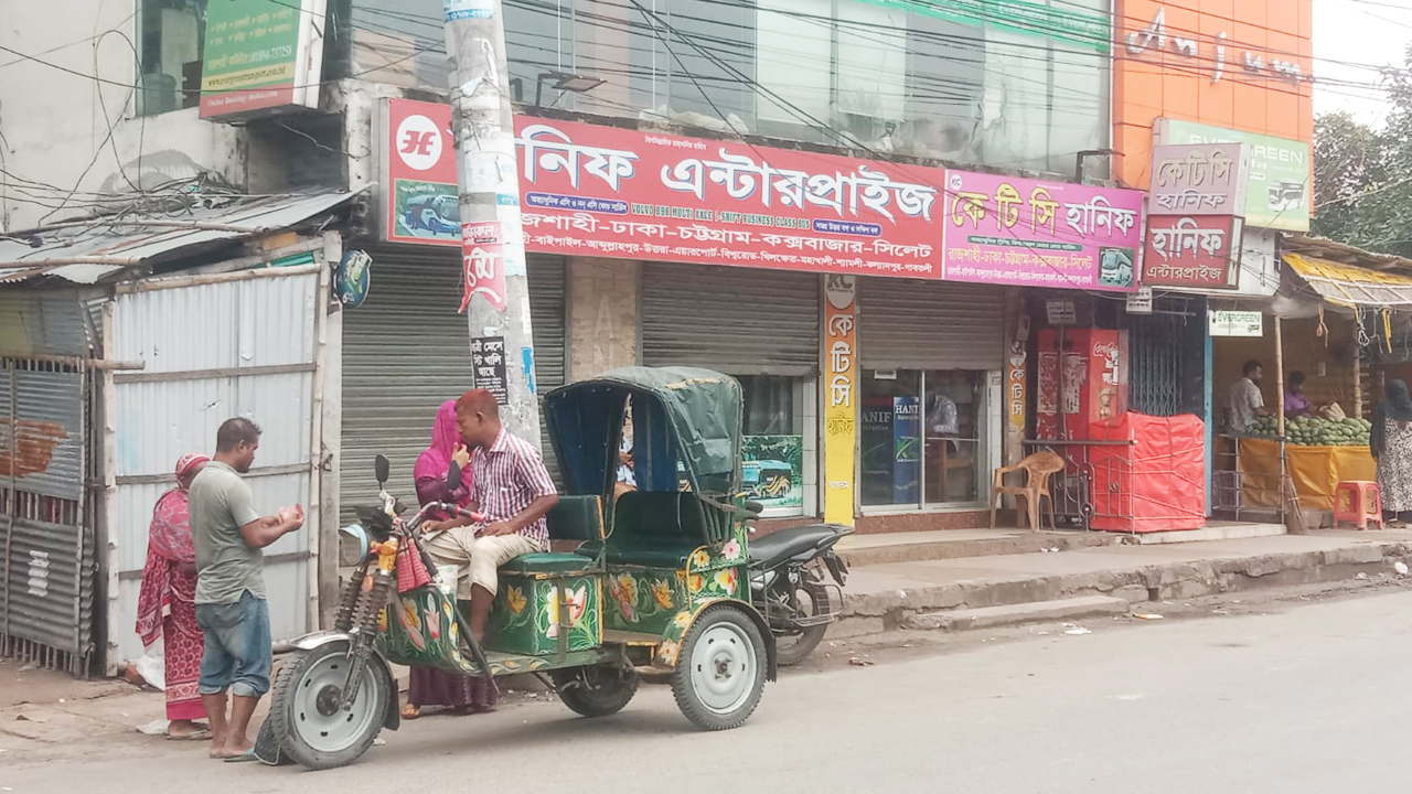 রাজশাহীর সঙ্গে সারা দেশের বাস চলাচল বন্ধ