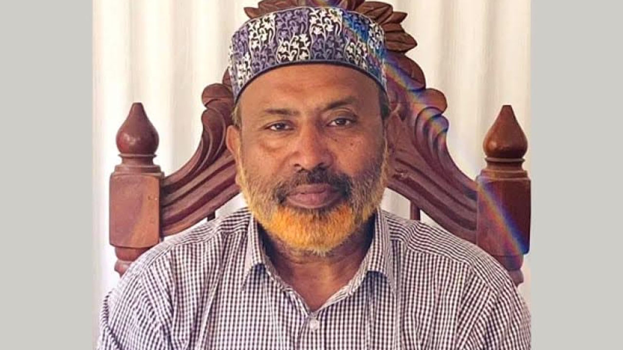 নিজ বাড়ির সামনে বিএনপি নেতাকে কুপিয়ে হত্যা