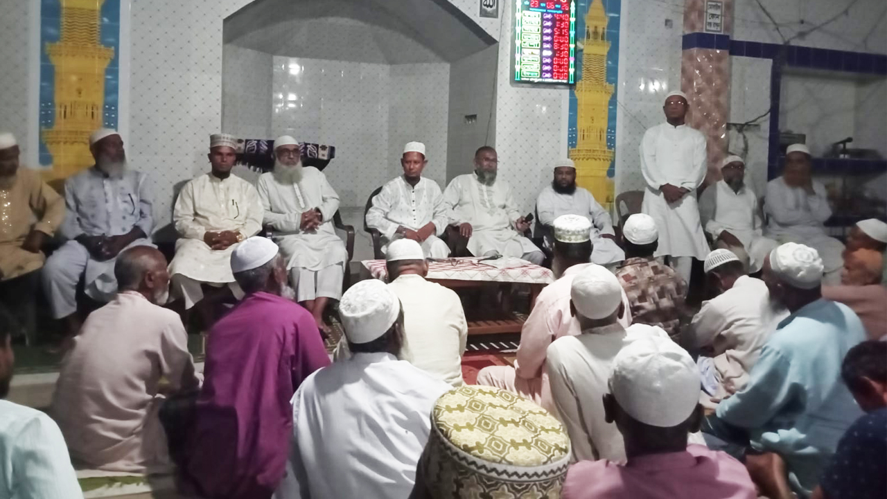 মসজিদে চেয়ার-টেবিল বসিয়ে সভা করে দলীয় প্রার্থী ঘোষণা জামায়াতের