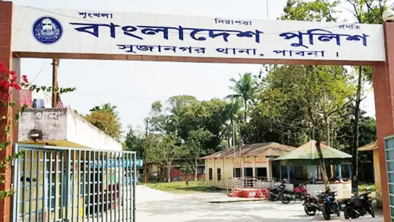 মাইকে ঘোষণা দিয়ে পুলিশের ওপর হামলার অভিযোগ আওয়ামী লীগ নেতাকর্মীদের বিরুদ্ধে