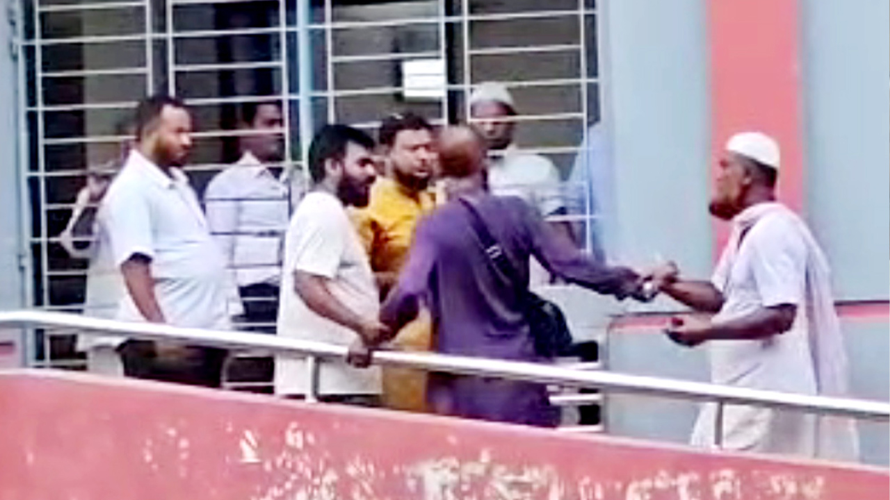 বিদ্যালয়ে প্রধান শিক্ষকের মাতলামি, ভাইরাল ভিডিও ঘিরে তোলপাড়