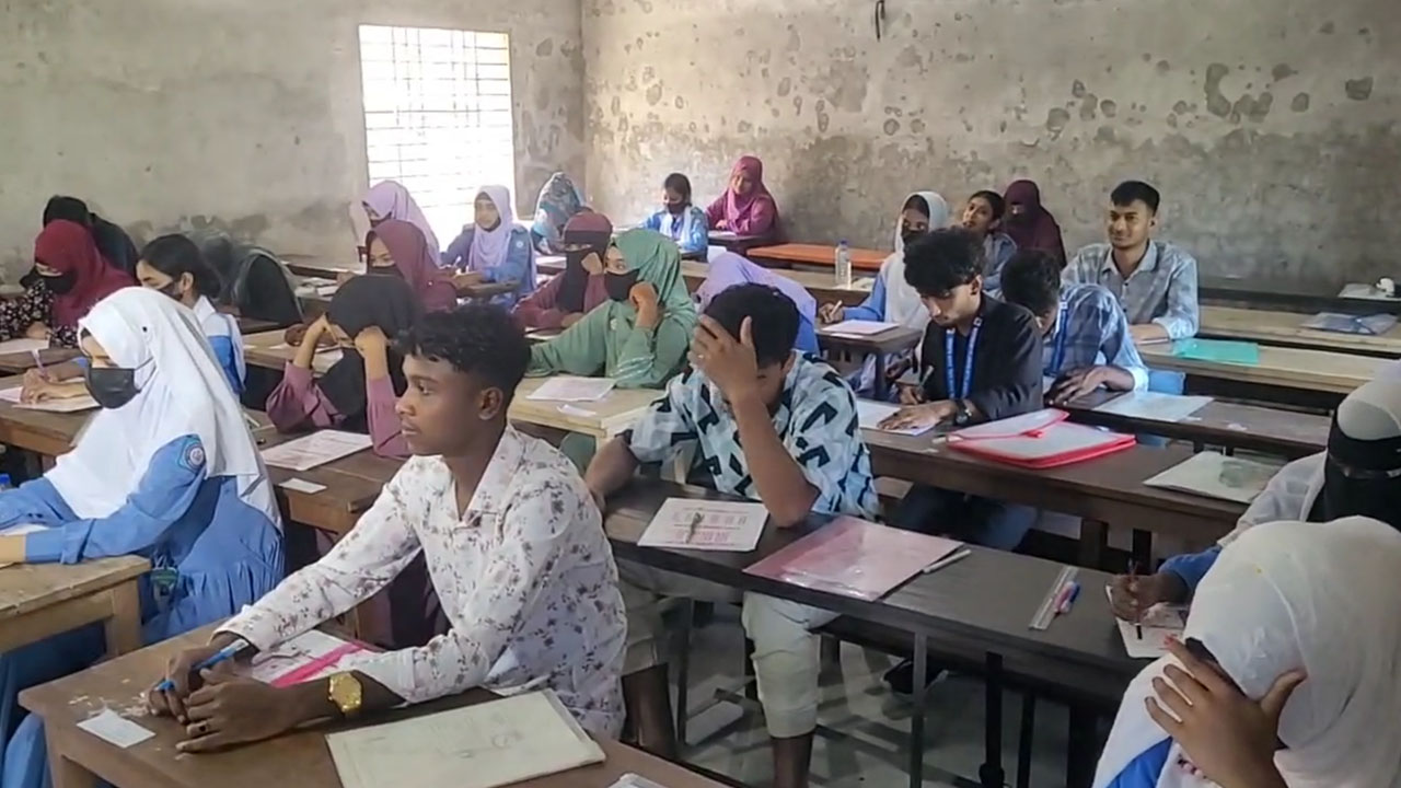 এইচএসসি পরীক্ষার সুযোগ পেল প্রতারণার শিকার ৭ শিক্ষার্থী