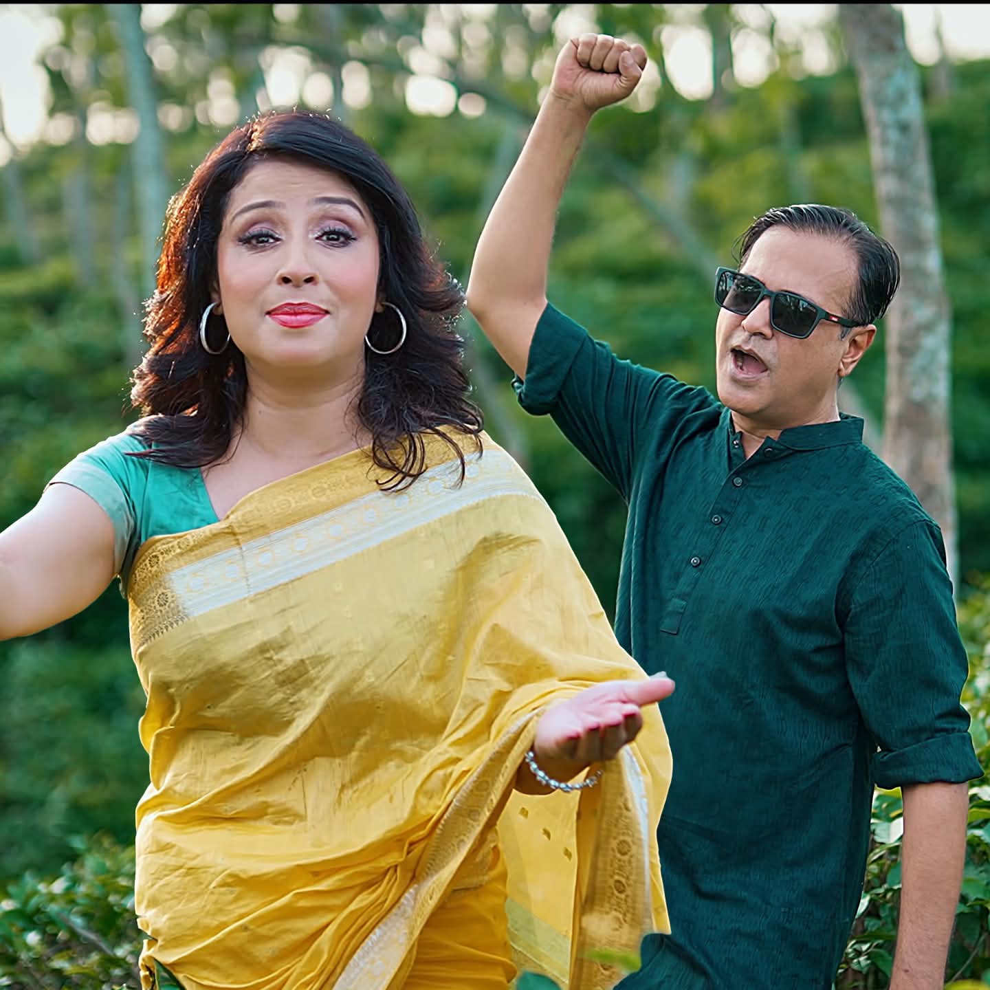 আসিফ আকবর ও লন্ডন প্রবাসী কণ্ঠশিল্পী রুবাইয়াত জাহান।