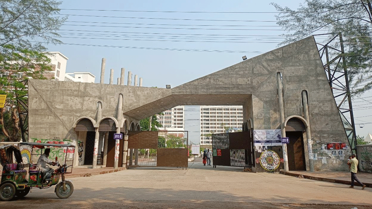 বিদেশে গিয়ে ফেরেননি ১৭ শিক্ষক, সাড়ে ৬ কোটি টাকা পাওনা পাবিপ্রবি প্রশাসন