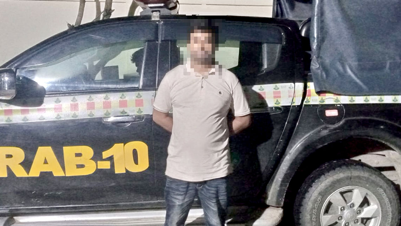 সরকারি কর্মকর্তাদের নামে ভুয়া হোয়াটসঅ্যাপ খুলে প্রতারণা, গ্রেপ্তার ১