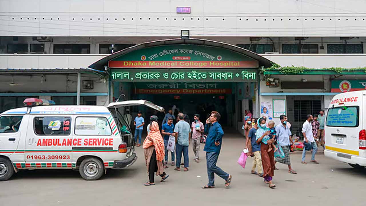 সালিশে বিএনপির দুই নেতাকে কুপিয়ে জখম, ঢামেকে একজনের মৃত্যু