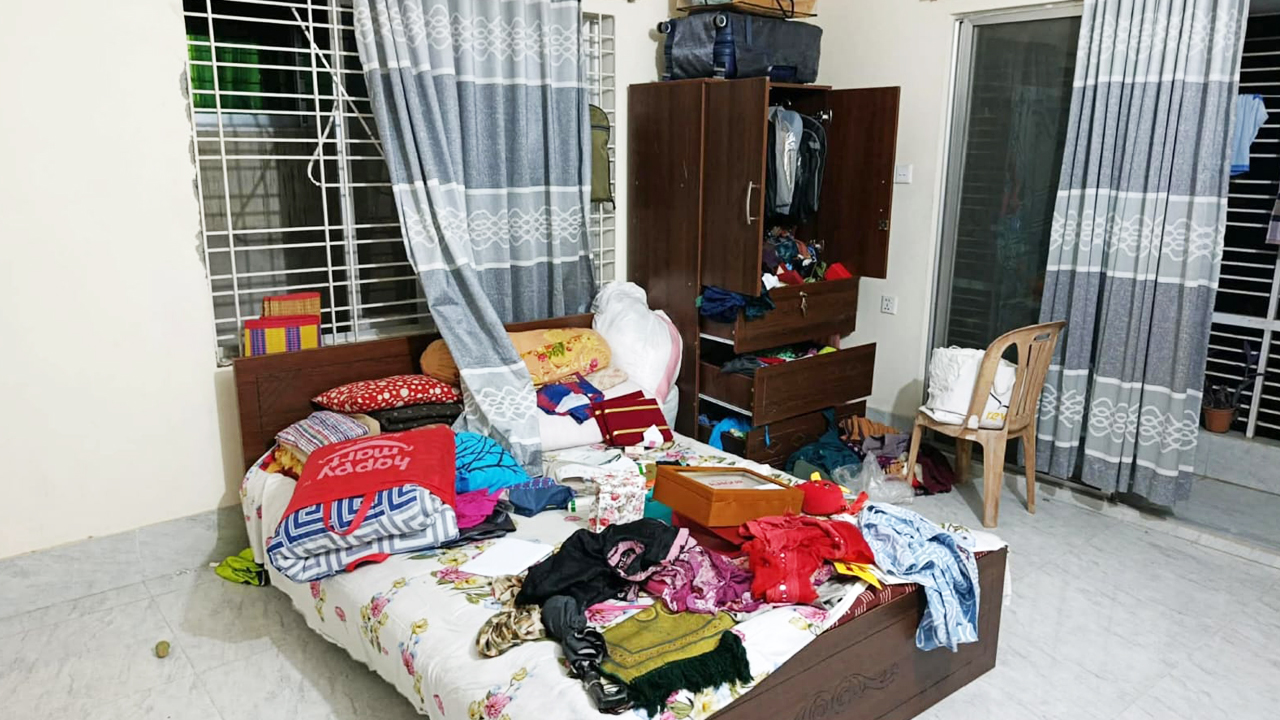 সিসিটিভি বিকল করে বিচারকের বাসায় চুরি