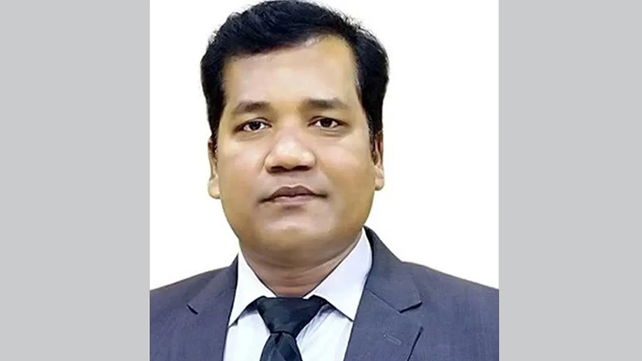 প্রধানমন্ত্রীর নির্দেশে বরখাস্ত হওয়া সেই ছাদেকুর এবার পেলেন পদোন্নতি