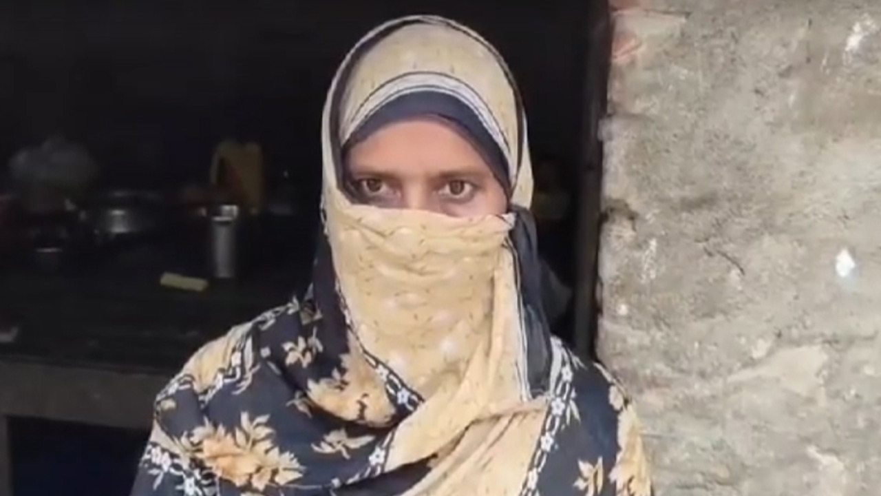 হঠাৎ ব্যাংক হিসেবে ৭৬০ কোটি, হতবাক দরিদ্র গৃহবধূ
