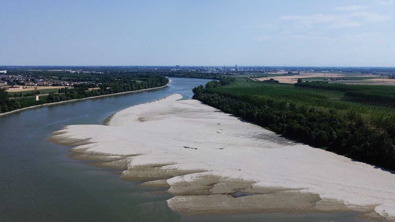 শুকিয়ে যাচ্ছে ইতালির দীর্ঘতম নদী, খরার শঙ্কায় বিপাকে কৃষকরা