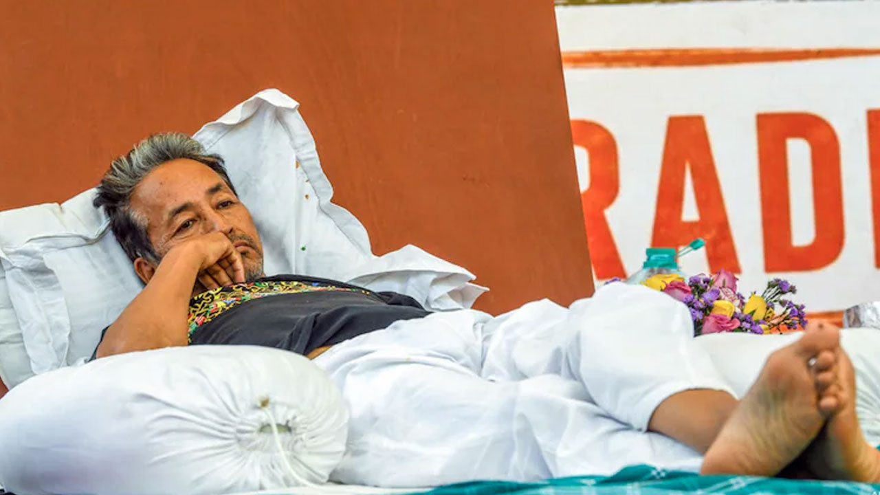 সরকারের সঙ্গে বৈঠকের পরও অনশন চালিয়ে যাওয়ার ঘোষণা সোনম ওয়াংচুকের