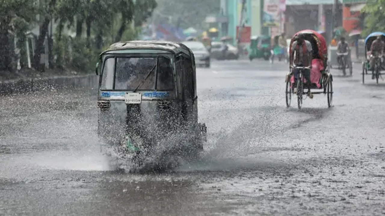 দুপুর ১টার মধ্যে ১৪ জেলায় ঝড় ও বজ্রবৃষ্টির শঙ্কা