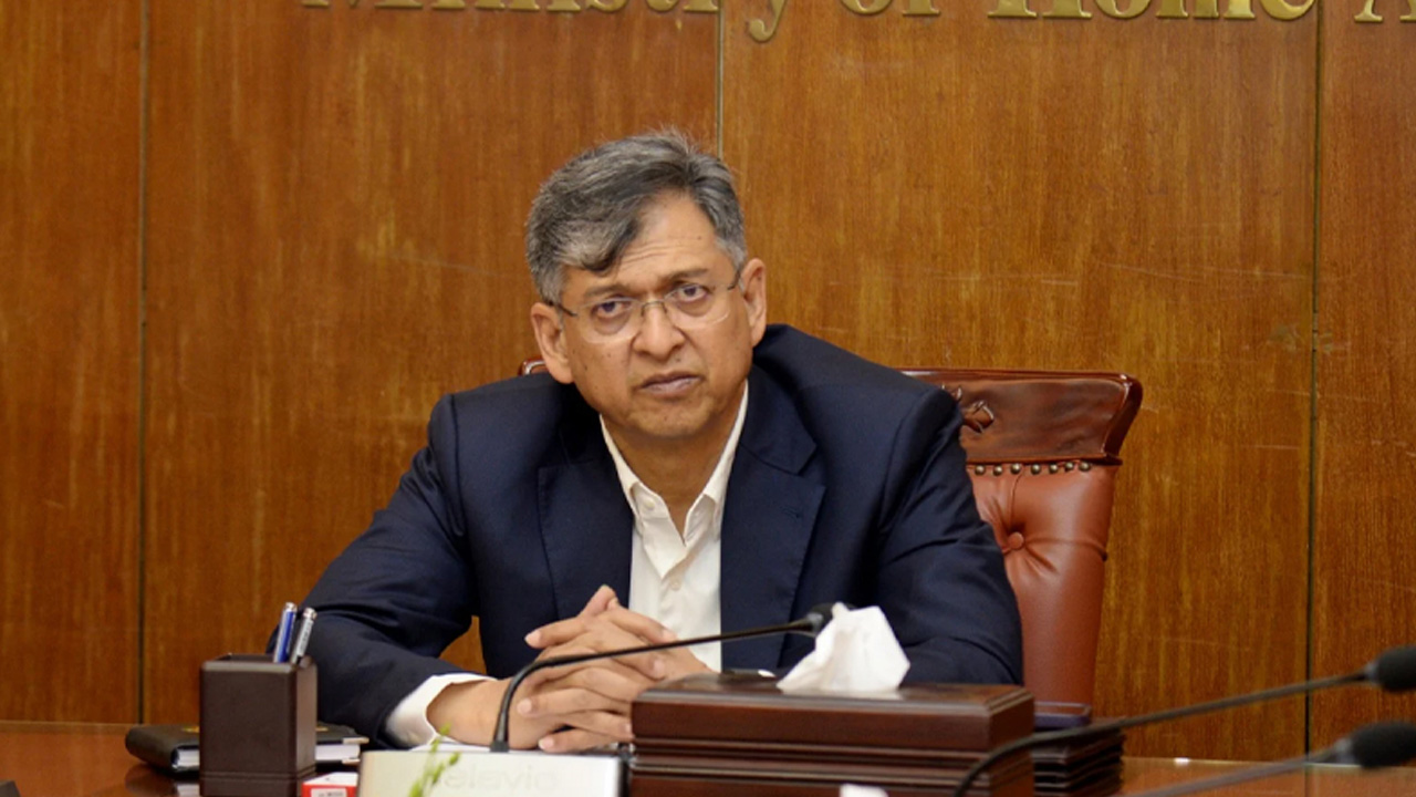 সরকারকে বিব্রত করতে কিছু মহল ঘোলা পানিতে মাছ শিকার করতে চায়