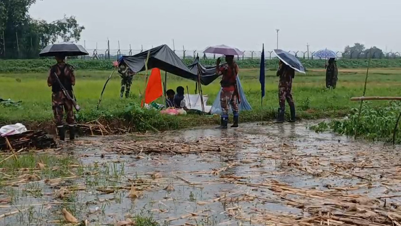 সীমান্তের শূন্যরেখায় ৮ দিন ধরে পাঁচ যুবক, মিলছে না কোনো ঠিকানা