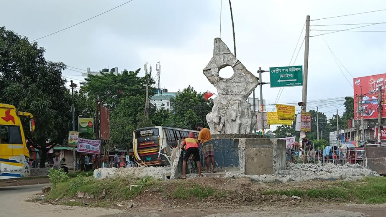 বীরশ্রেষ্ঠ হামিদুর রহমানের ভাস্কর্য অপসারণ স্থগিত