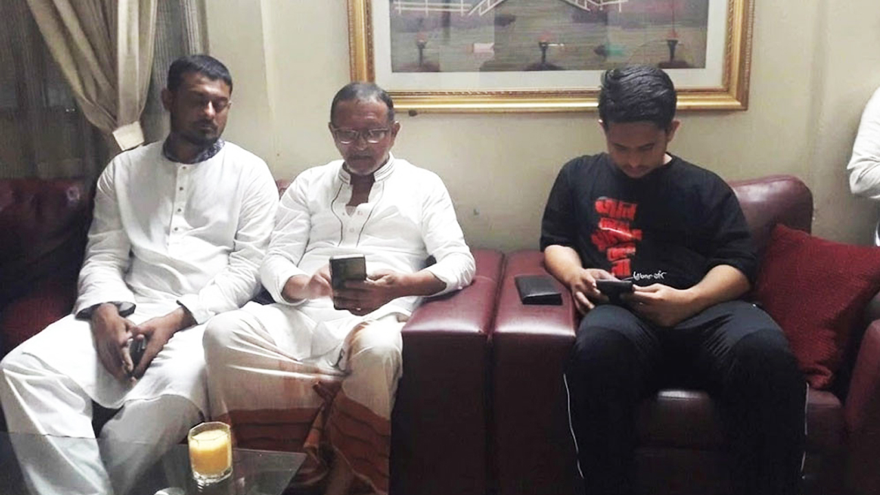 ছাত্রলীগ নেতার শ্বশুরবাড়িতে নাসীরুদ্দীন-সারজিস, ভিডিও ভাইরাল