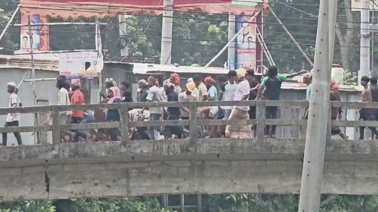 বাসস্ট্যান্ড দখল নিয়ে ১০ গ্রামের সংঘর্ষ, পুলিশসহ আহত অর্ধশতাধিক
