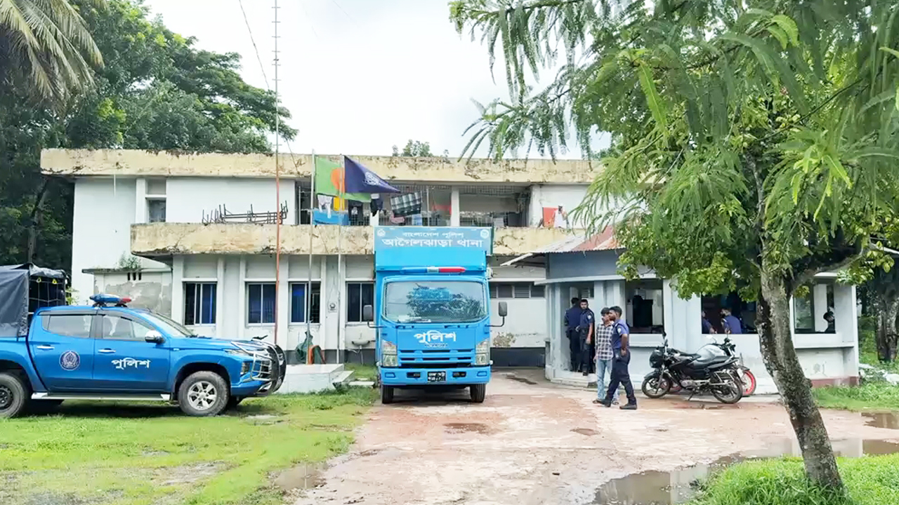 বরিশালে থানায় হামলার ঘটনায় মামলা, গ্রেপ্তার ১৮