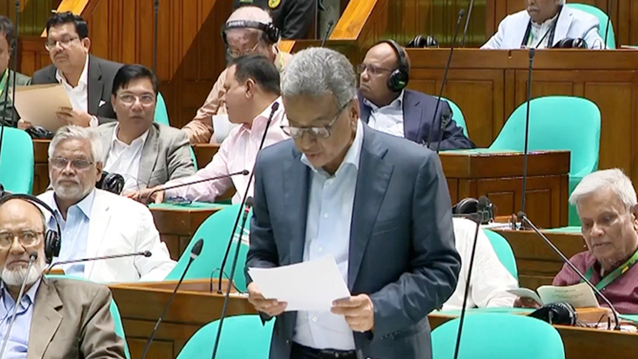 ব্যাংকে ফিরতে পারছেন না পুরোনো মালিকরা, বিতর্কিত ধারা বাতিল