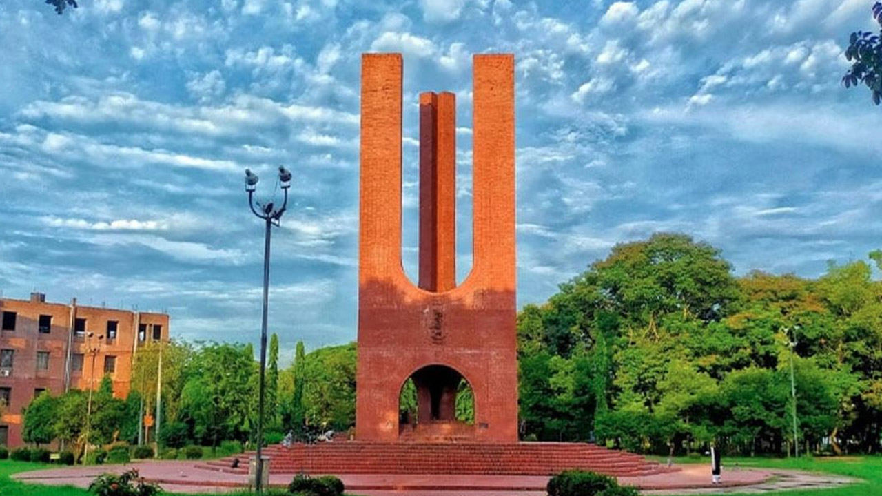 জাবিতে বহিরাগত ও স্টিকারবিহীন যানবাহন প্রবেশে নিষেধাজ্ঞা