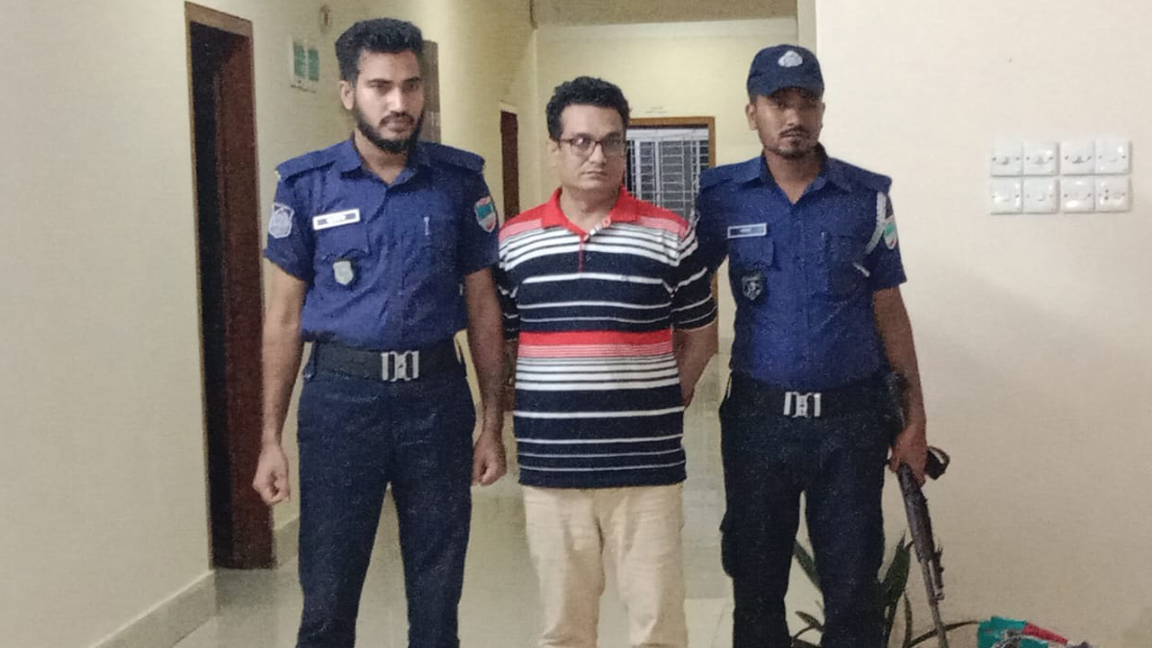 ভারতে যাওয়ার সময় স্বেচ্ছাসেবক লীগ নেতা আটক