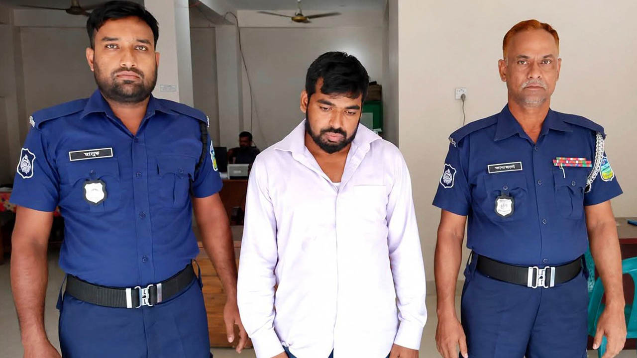 সম্পত্তির জন্য বৃদ্ধা মাকে ঘরছাড়া করা প্রকৌশলী ছেলে কারাগারে