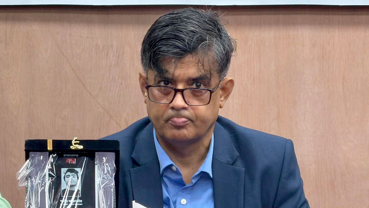 হাসিনা ফ্যাসিস্ট হওয়ার পেছনে সাংবাদিকদের হাত আছে: শফিকুল আলম