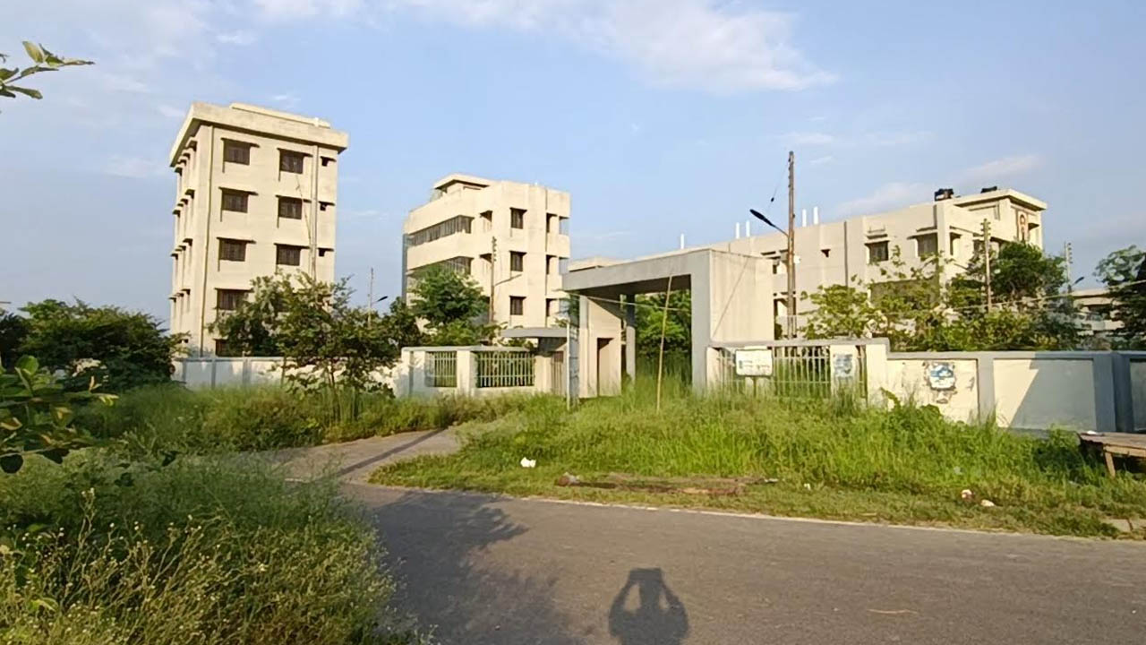 ১২ কোটি টাকার ট্রমা সেন্টার এখন মাদকের আড্ডাখানা
