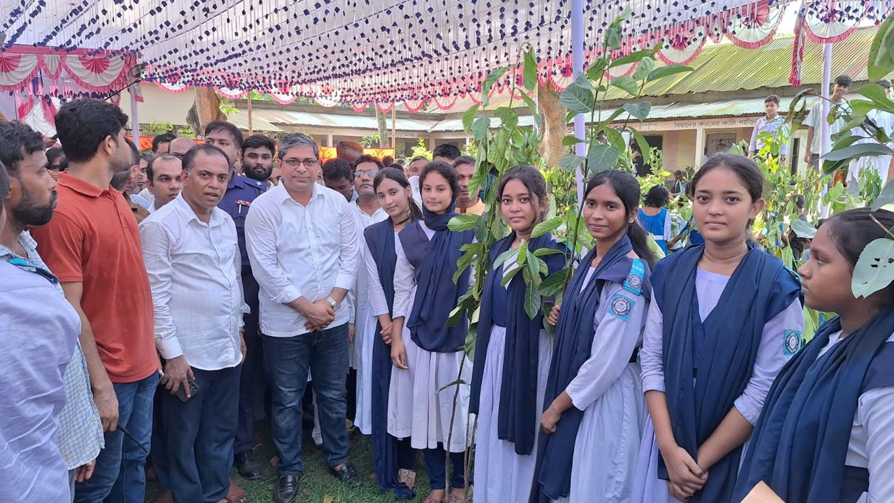 বাংলাদেশকে রক্ষা করার দায়িত্ব নতুন প্রজন্মকেই নিতে হবে: শাহে আলম