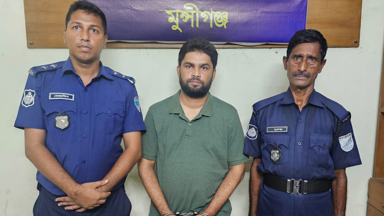হাতকড়াসহ পালানো সেই আ.লীগ নেতা তিন ঘণ্টা পর গ্রেপ্তার