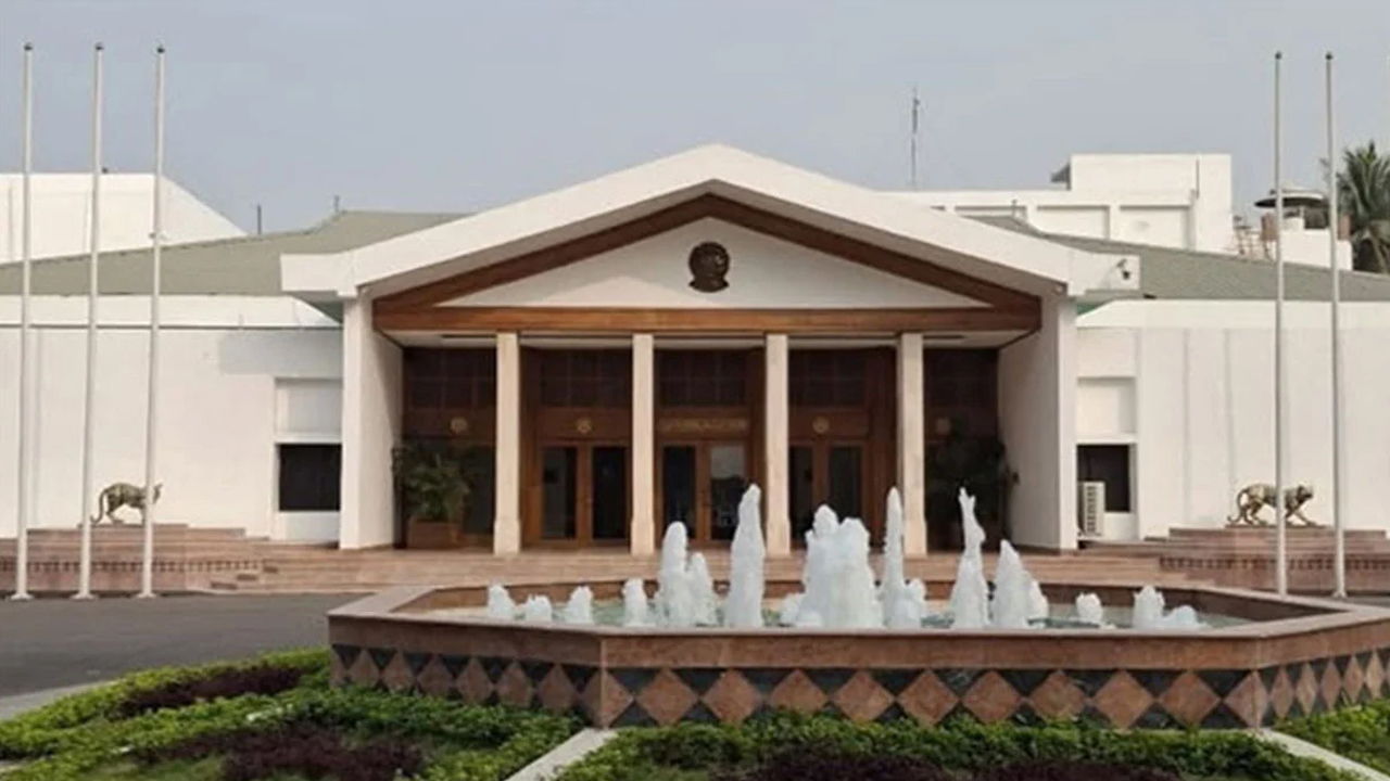 প্রধানমন্ত্রীর কার্যালয়ের পরিচালককে সরিয়ে দেওয়া হলো